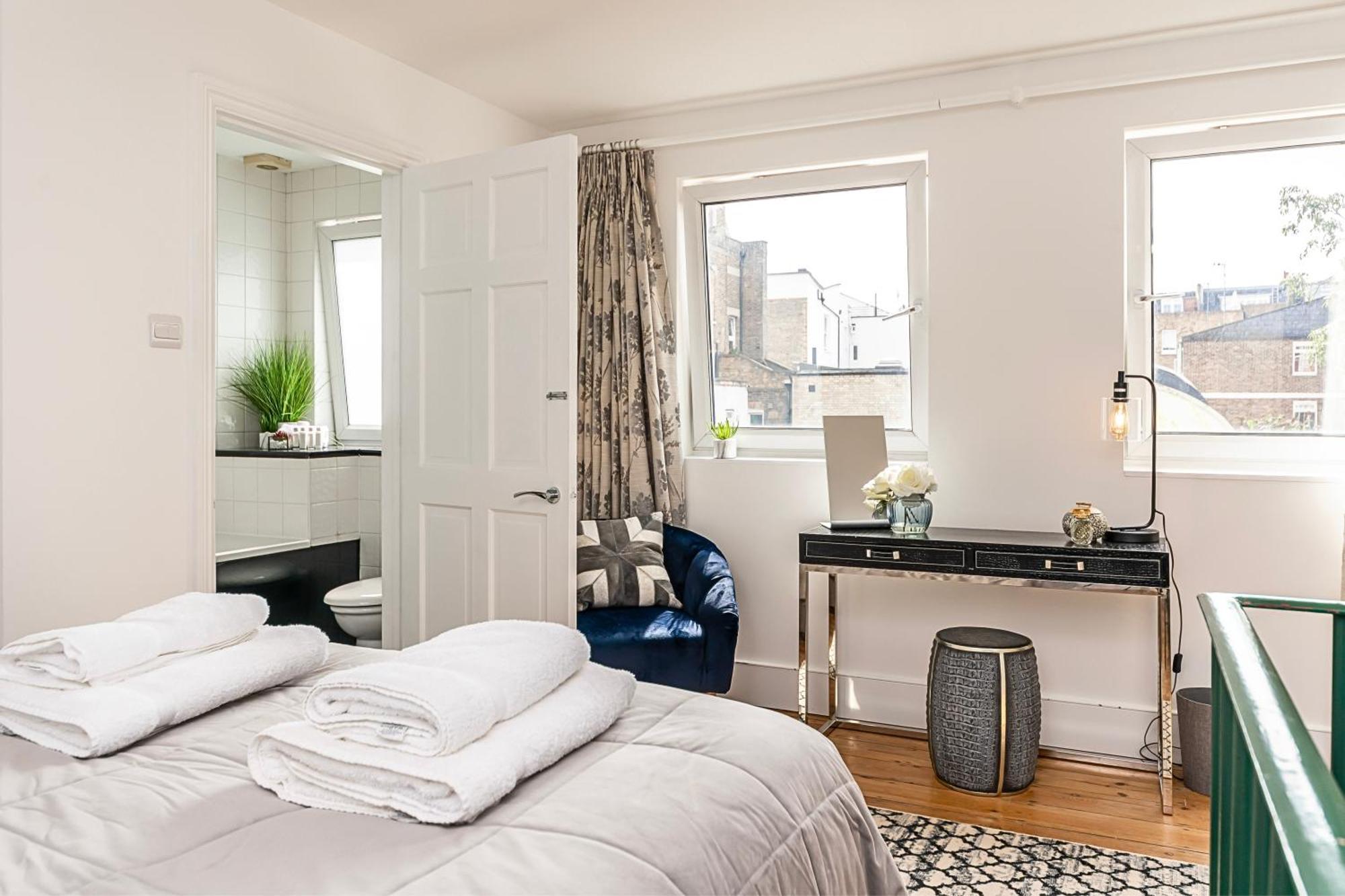 The Secret Kensington Garden Mews-2 Bedroom Full House-2 Train Lines- Spacious-Kings Road- Harrods -Chelsea Stadium-Private Small Patio London Exterior foto