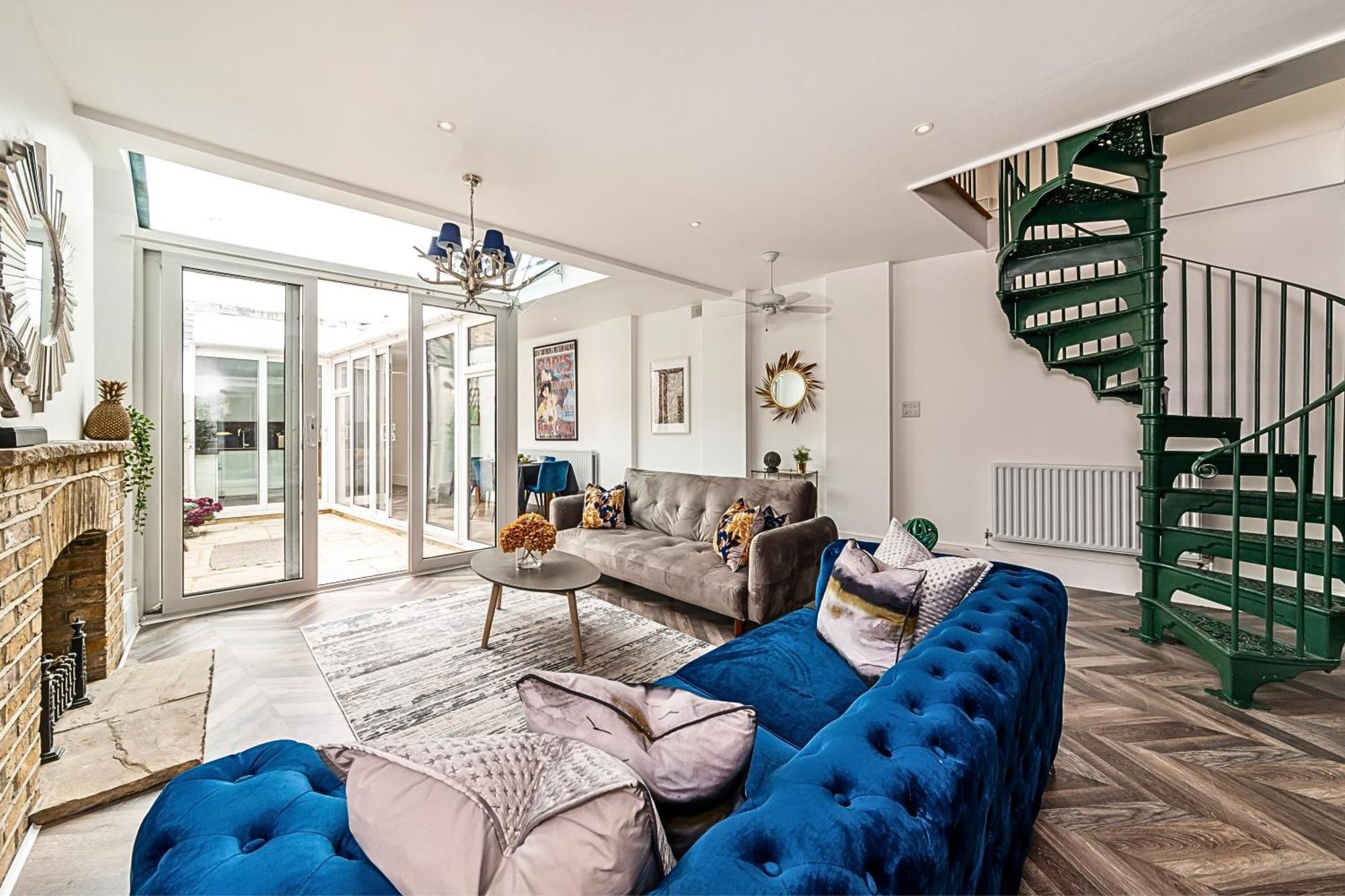 The Secret Kensington Garden Mews-2 Bedroom Full House-2 Train Lines- Spacious-Kings Road- Harrods -Chelsea Stadium-Private Small Patio London Exterior foto