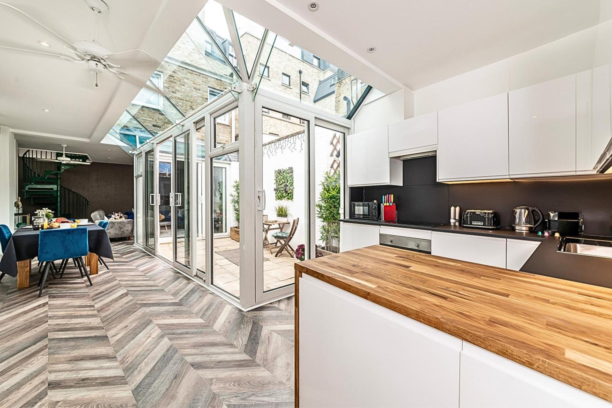 The Secret Kensington Garden Mews-2 Bedroom Full House-2 Train Lines- Spacious-Kings Road- Harrods -Chelsea Stadium-Private Small Patio London Exterior foto