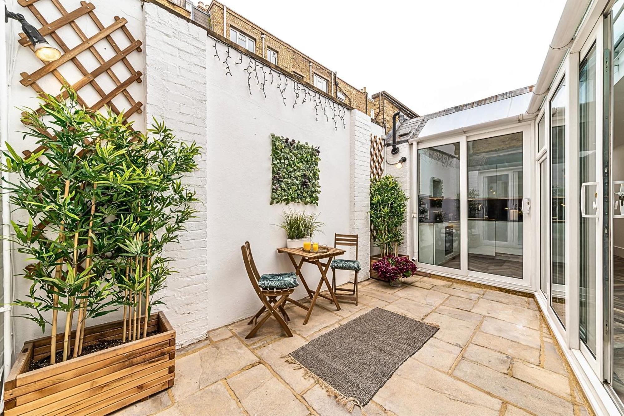 The Secret Kensington Garden Mews-2 Bedroom Full House-2 Train Lines- Spacious-Kings Road- Harrods -Chelsea Stadium-Private Small Patio London Exterior foto